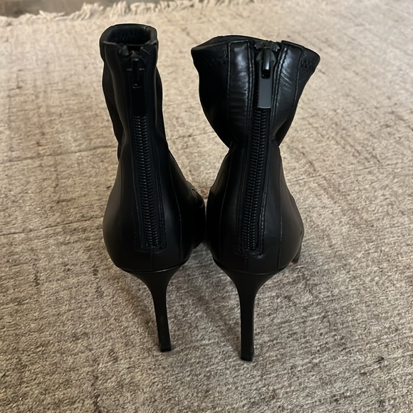 Ellie Tahari Sleek Black Peeptoe Heel - Picture 5 of 5